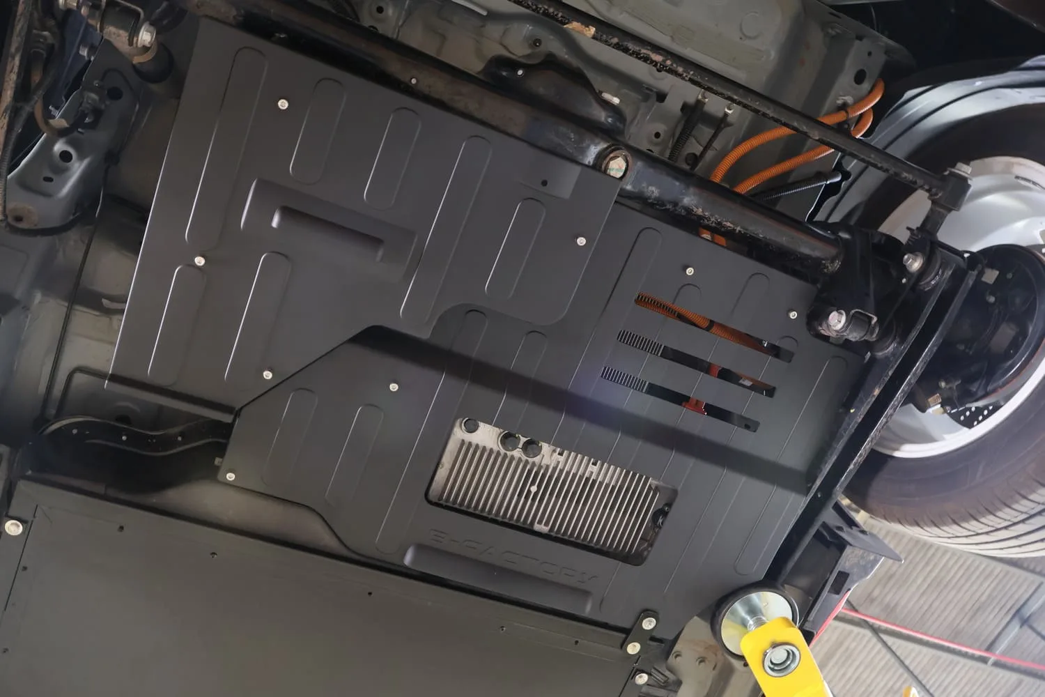 Tấm bảo vệ mô tơ xe Vinfast VF3